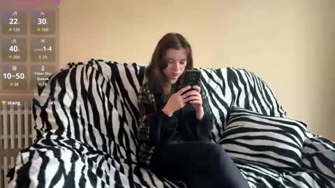 Snapshot of daniellevaulet chatting on 11-20-25, 08:03 Mia online show from 11-20-25, 08:03