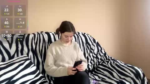 Snapshot of daniellevaulet chatting on 11-30-25, 07:23 Mia online show from 11-30-25, 07:23