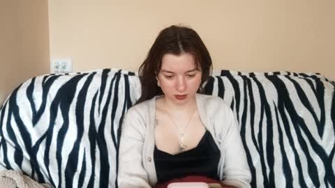 Mia online show from 04-06-26, 12:50