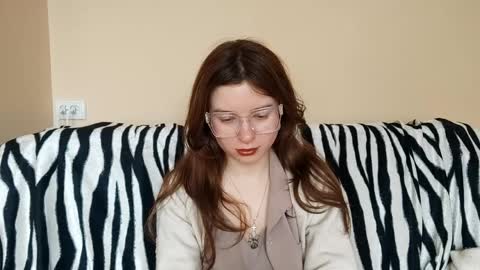 Mia online show from 04-17-26, 11:13