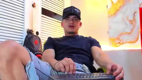 Snapshot of danii_scot chatting on 11-28-25, 04:15 Dani online show from 11-28-25, 04:15