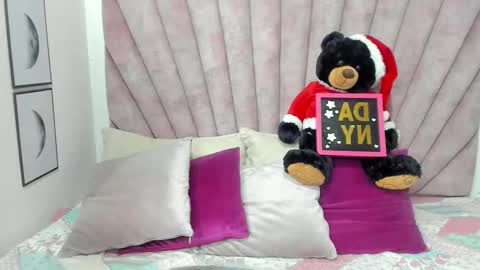 Snapshot of daniibelluci chatting on 12-04-25, 04:44 DaniiBelluci online show from 12-04-25, 04:44