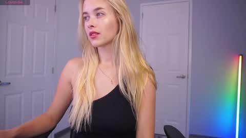 Hi my name is Anna. Please say hello I like to chat with you. If u have request use Tip option .Thank you online show from 12-24-24, 02:21