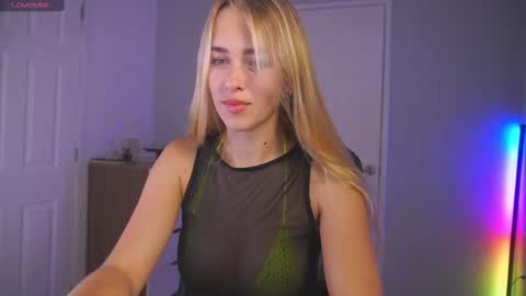 Hi my name is Anna. Please say hello I like to chat with you. If u have request use Tip option .Thank you online show from 03-04-25, 01:34