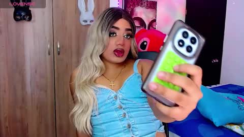 Snapshot of danipein chatting on 10-26-25, 12:11 danipein online show from 10-26-25, 12:11