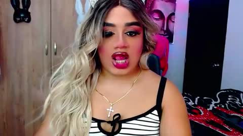 Snapshot of danipein chatting on 10-29-25, 11:23 danipein online show from 10-29-25, 11:23