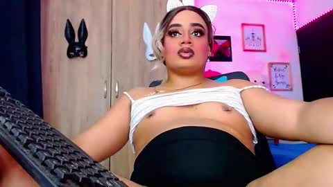 Snapshot of danipein chatting on 11-08-25, 01:22 danipein online show from 11-08-25, 01:22