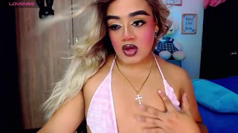 Snapshot of danipein chatting on 11-11-25, 11:32 danipein online show from 11-11-25, 11:32