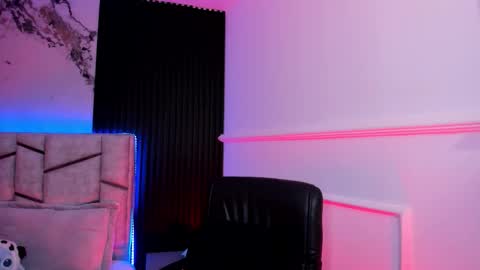 Snapshot of daniphoenixx chatting on 10-27-25, 07:18 Dani Phonenix online show from 10-27-25, 07:18