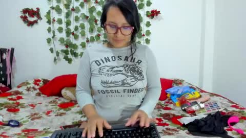Snapshot of danisecret1 chatting on 05-28-26, 03:15 Dani online show from 05-28-26, 03:15