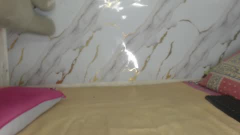 INSTAGRAM  Minni Moom online show from 11-20-25, 08:47