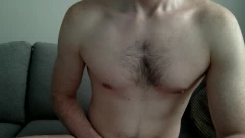Snapshot of danishguysdicks chatting on 06-05-26, 06:52 Buzzy online show from 06-05-26, 06:52