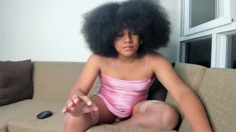 Snapshot of danisweet_ chatting on 10-28-25, 03:10 dani online show from 10-28-25, 03:10