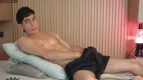 Snapshot of danmaxwell_ chatting on 07-07-26, 11:25 Dan maxwell online show from 07-07-26, 11:25