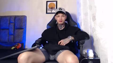 Dann Brown online show from 11-22-25, 01:15