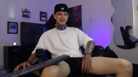 Snapshot of dann_brown chatting on 05-08-26, 02:28 Dann Brown online show from 05-08-26, 02:28
