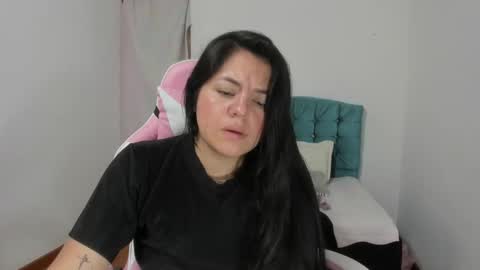 Snapshot of danna_1111 chatting on 02-03-25, 07:52 danna online show from 02-03-25, 07:52