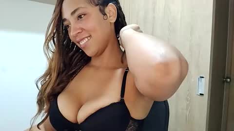 Snapshot of danna__ross chatting on 04-24-26, 01:41 Danna Ross online show from 04-24-26, 01:41