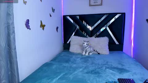 Danna martinezz online show from 12-04-25, 09:23