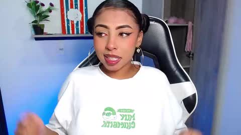 Snapshot of danna_schmidt23 chatting on 10-27-25, 08:18 Danna online show from 10-27-25, 08:18