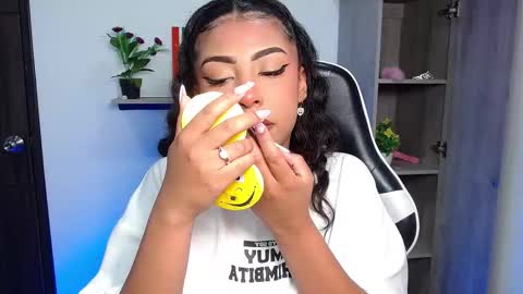 Snapshot of danna_schmidt23 chatting on 11-20-25, 10:48 Danna online show from 11-20-25, 10:48