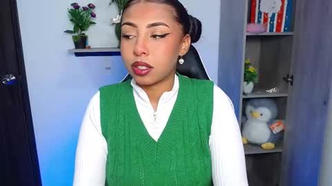 Snapshot of danna_schmidt23 chatting on 11-24-25, 10:15 Danna online show from 11-24-25, 10:15