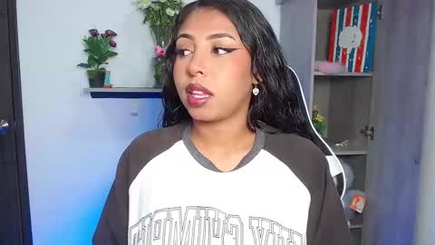 Snapshot of danna_schmidt23 chatting on 11-27-25, 11:01 Danna online show from 11-27-25, 11:01