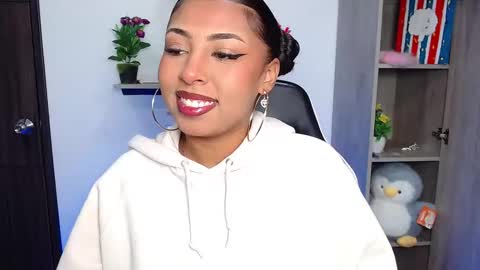 Snapshot of danna_schmidt23 chatting on 11-30-25, 11:36 Danna online show from 11-30-25, 11:36