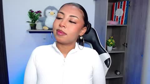 Snapshot of danna_schmidt23 chatting on 12-15-25, 11:25 Danna online show from 12-15-25, 11:25