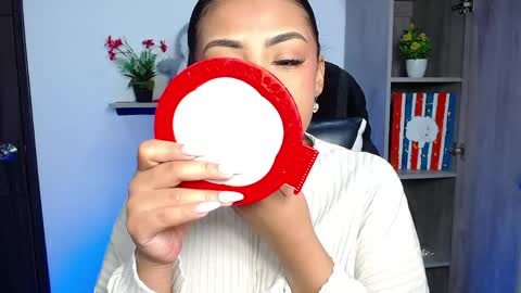Snapshot of danna_schmidt23 chatting on 04-22-26, 11:23 Danna online show from 04-22-26, 11:23