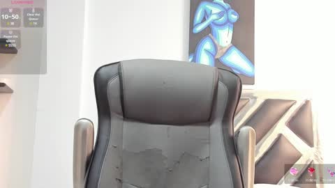 Snapshot of dannadom chatting on 12-14-24, 02:56 Danna online show from 12-14-24, 02:56