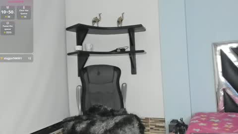 Snapshot of dannadom chatting on 02-21-25, 05:13 Danna online show from 02-21-25, 05:13