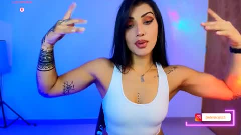 Snapshot of dannawells chatting on 06-17-26, 01:08 Danna Wells online show from 06-17-26, 01:08