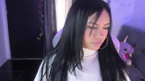 Snapshot of danniela_ferrer_v chatting on 11-21-25, 01:43 online show from 11-21-25, 01:43