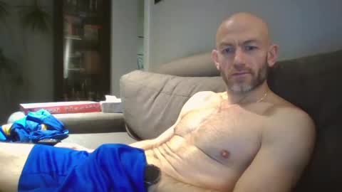 Snapshot of danny81boy chatting on 01-25-25, 04:57 danny81boy online show from 01-25-25, 04:57