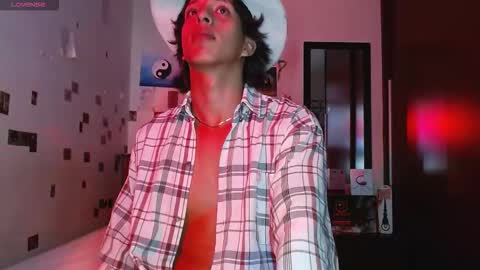 Snapshot of danny__phantom chatting on 12-01-25, 07:41 phantom555 online show from 12-01-25, 07:41