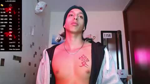 Snapshot of danny__phantom chatting on 12-20-25, 07:21 phantom555 online show from 12-20-25, 07:21