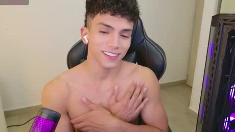 Snapshot of danny__vegas chatting on 09-27-25, 01:32 D A N N Y online show from 09-27-25, 01:32