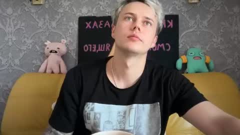 Snapshot of danny_love01 chatting on 06-27-26, 03:06 danny online show from 06-27-26, 03:06