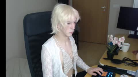 Snapshot of dante_twink__ chatting on 02-09-26, 06:23 Dante online show from 02-09-26, 06:23