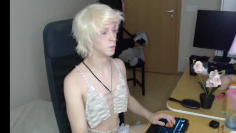 Snapshot of dante_twink__ chatting on 02-14-26, 06:37 Dante online show from 02-14-26, 06:37