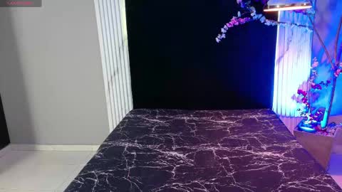 DANTEVIOLETE online show from 04-27-26, 11:30