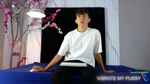 Snapshot of danteandviolete_cr chatting on 05-03-26, 11:38 DANTEVIOLETE online show from 05-03-26, 11:38