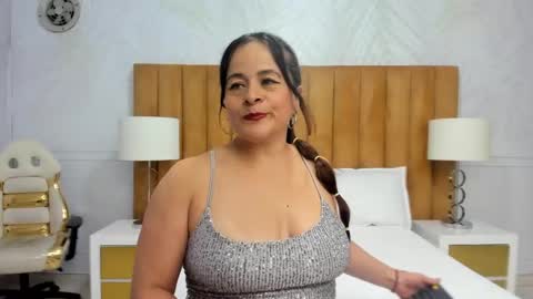 Daphne online show from 02-06-25, 03:06