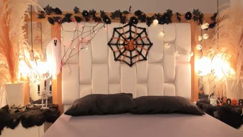 daphne_and_roger online show from 10-08-25, 11:19