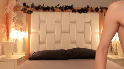 daphne_and_roger online show from 11-01-25, 01:02