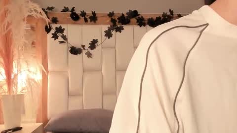 daphne_and_roger online show from 12-23-25, 11:08