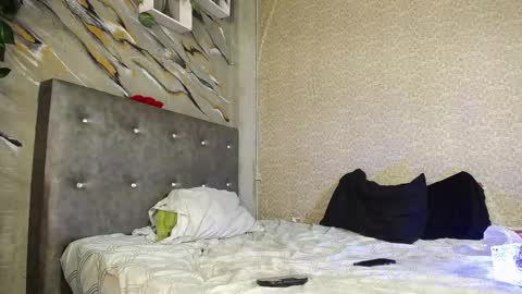 Snapshot of daphne_coop3r chatting on 02-14-25, 08:37 online show from 02-14-25, 08:37