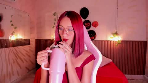 Daphne online show from 10-28-25, 03:21