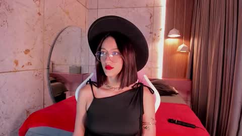 Daphne online show from 11-19-25, 03:06